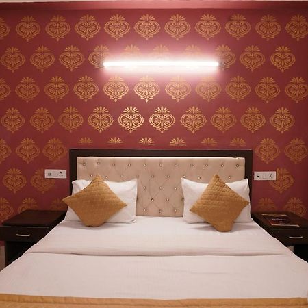 Hotel Tourist Palace New Delhi Bagian luar foto
