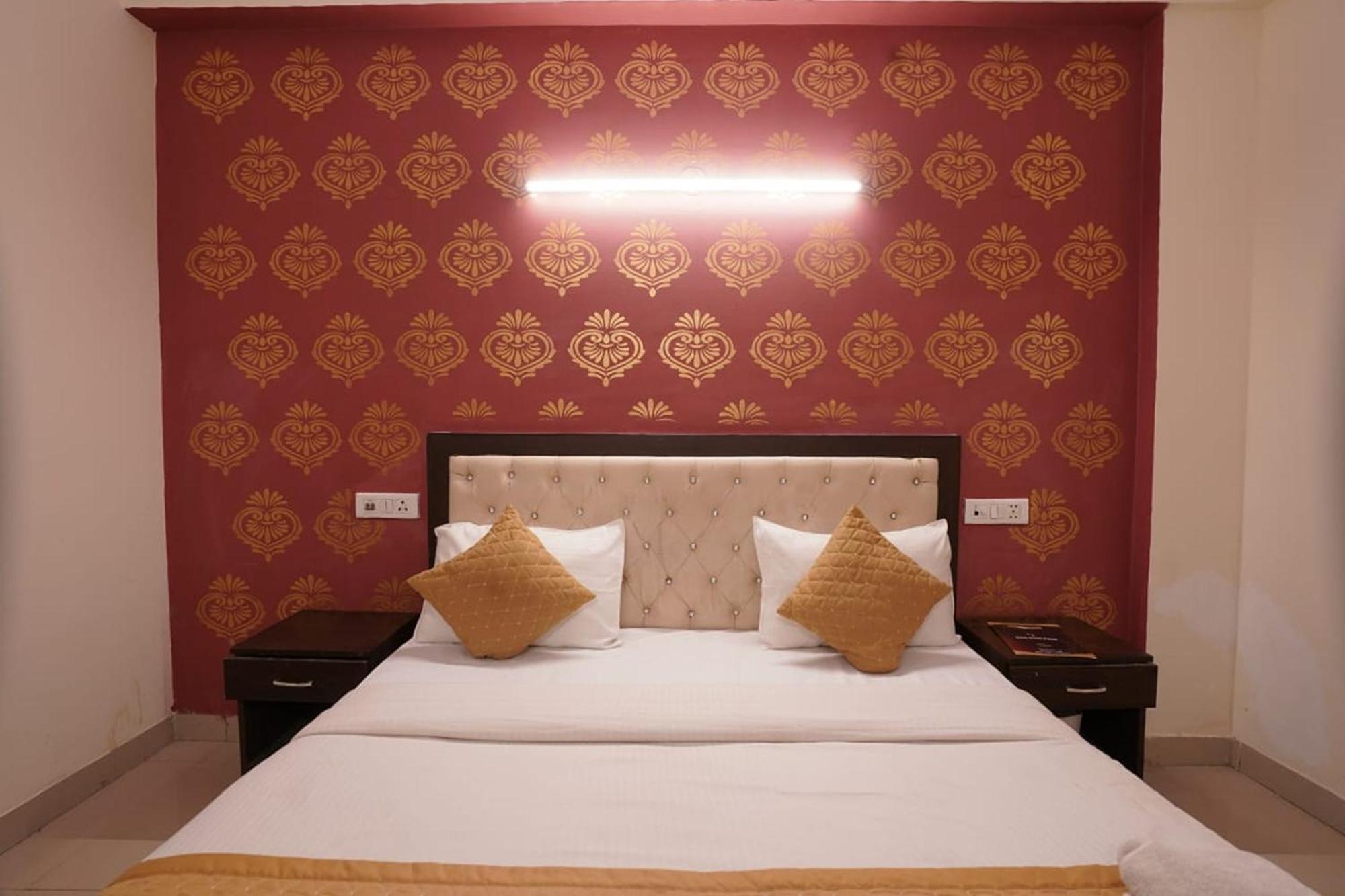 Hotel Tourist Palace New Delhi Bagian luar foto