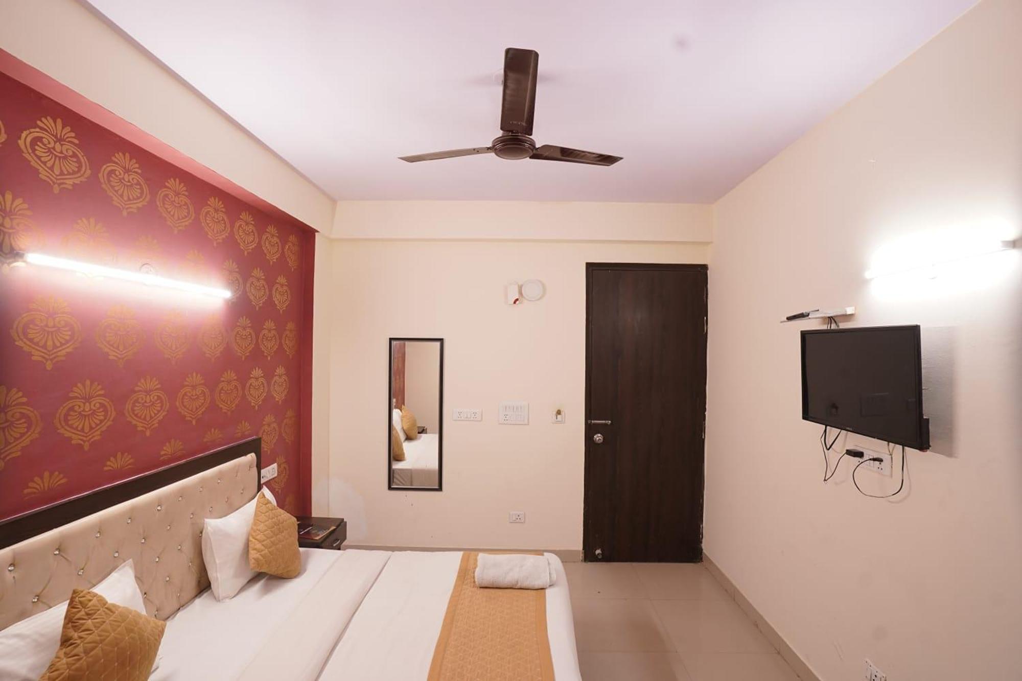 Hotel Tourist Palace New Delhi Bagian luar foto