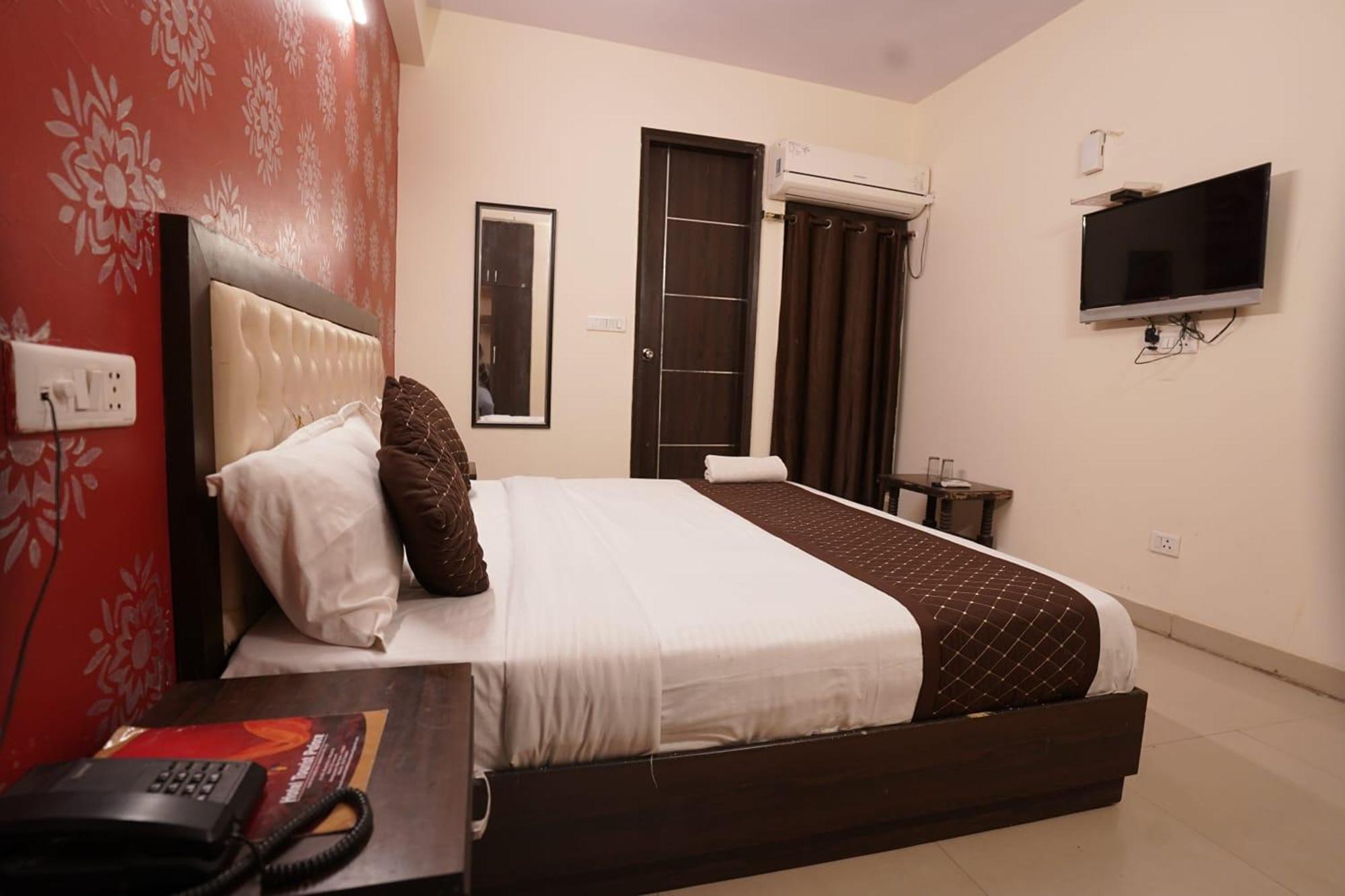 Hotel Tourist Palace New Delhi Bagian luar foto
