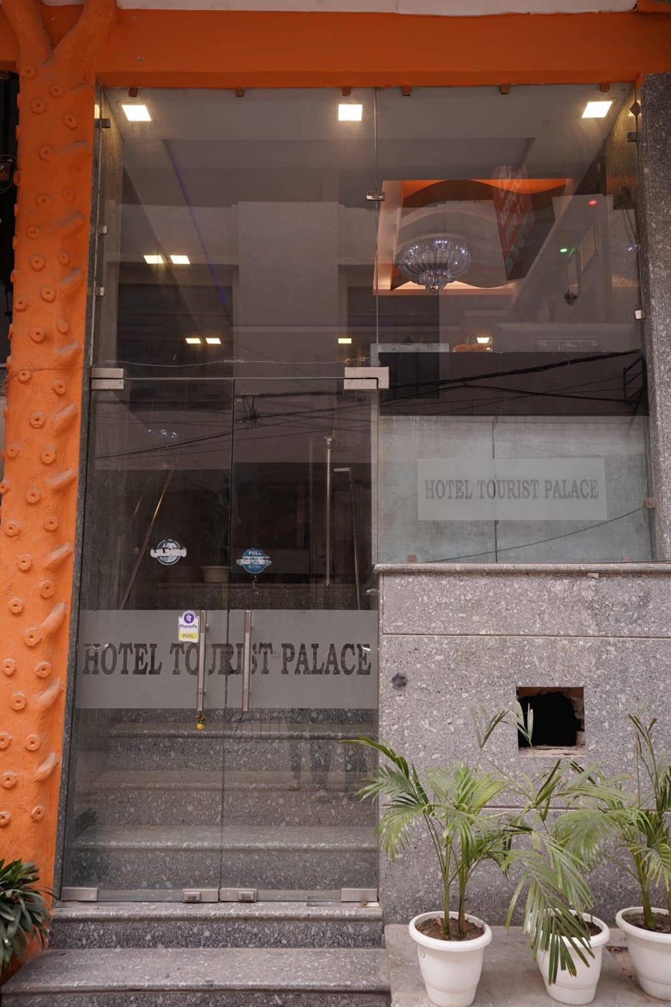 Hotel Tourist Palace New Delhi Bagian luar foto