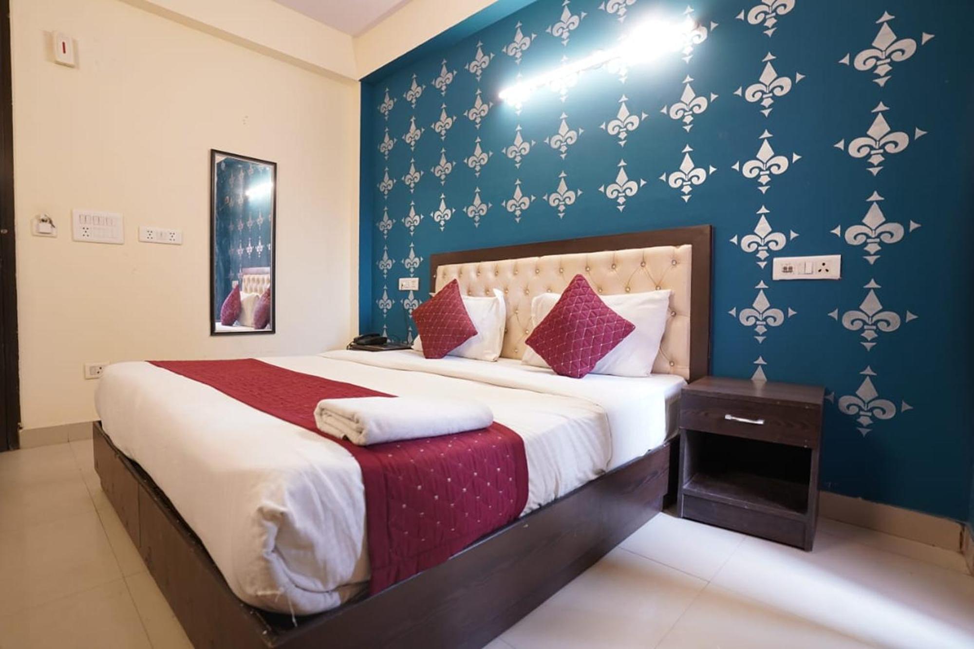 Hotel Tourist Palace New Delhi Bagian luar foto