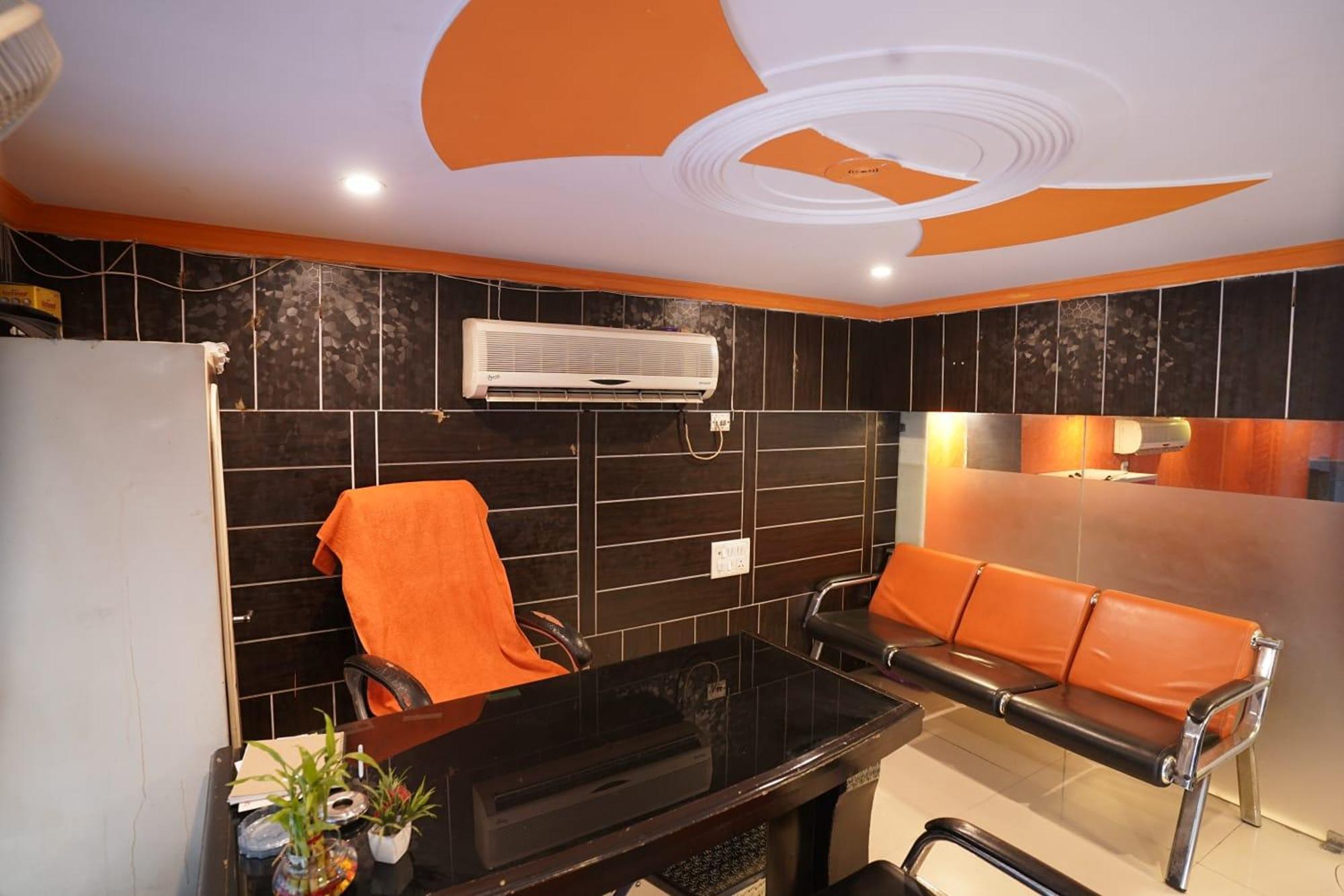 Hotel Tourist Palace New Delhi Bagian luar foto
