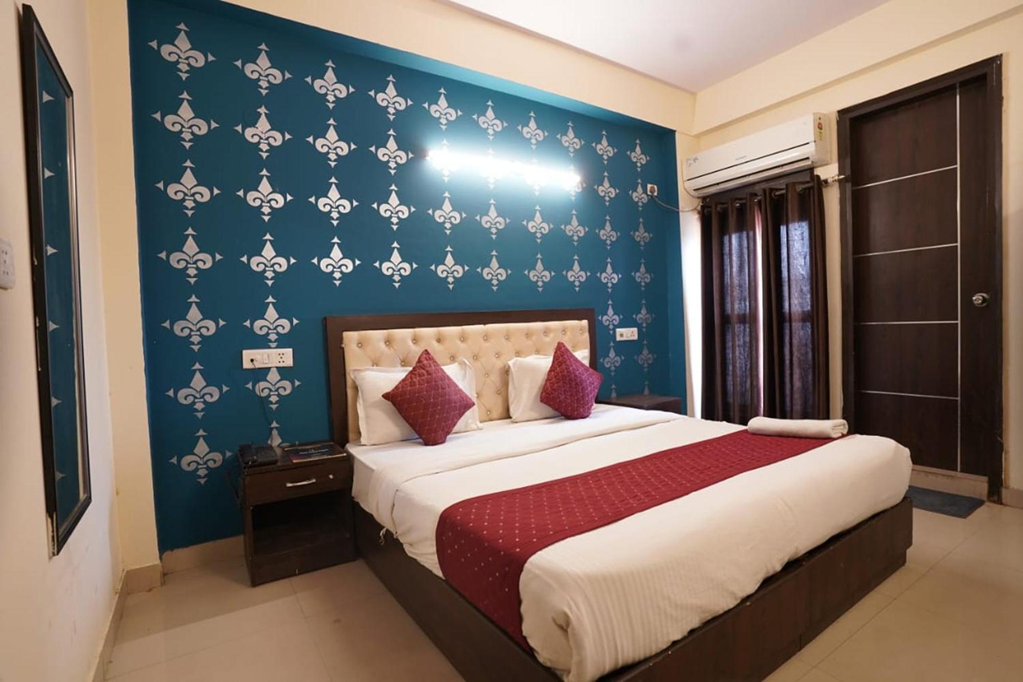 Hotel Tourist Palace New Delhi Bagian luar foto