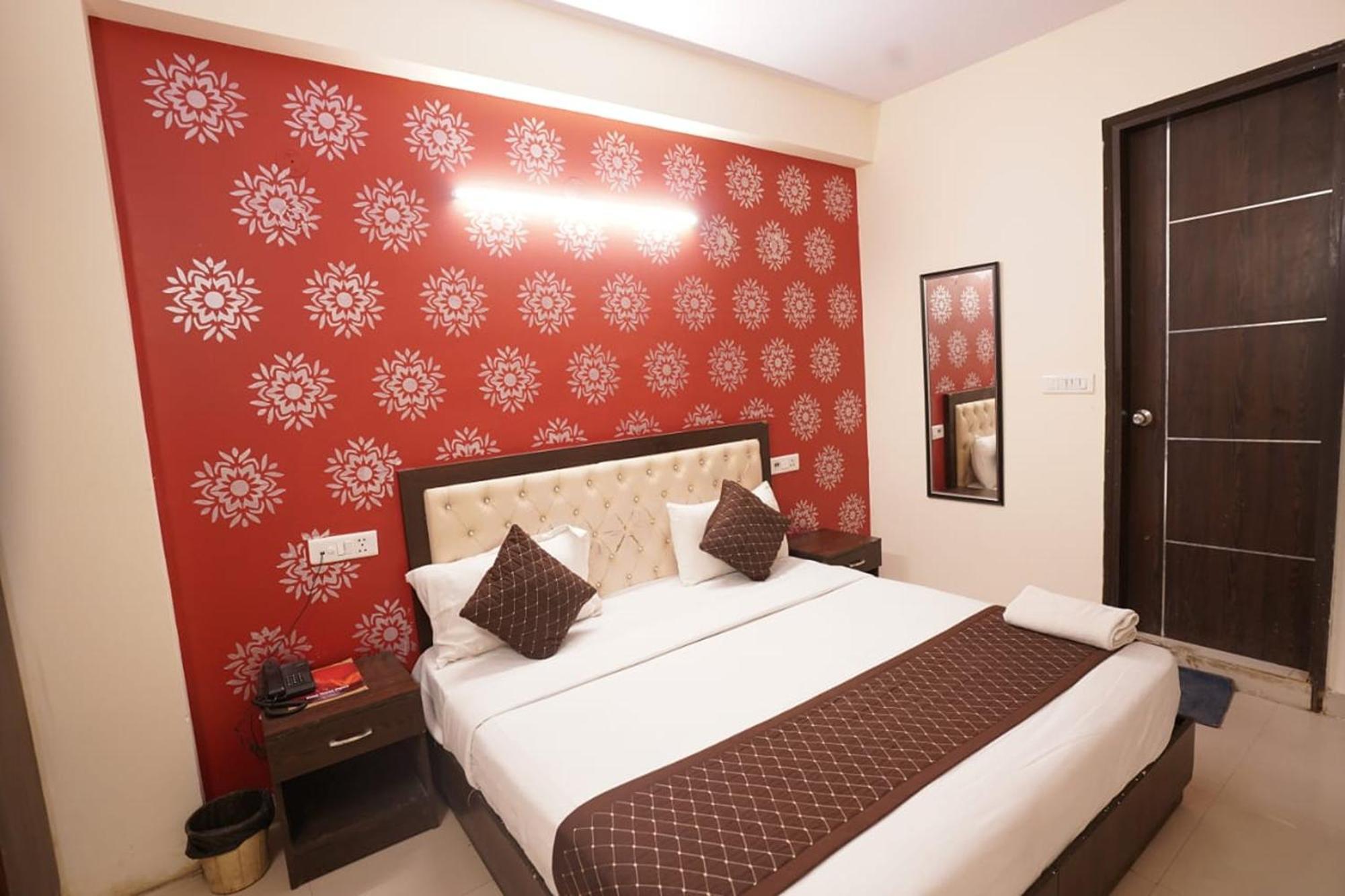 Hotel Tourist Palace New Delhi Bagian luar foto