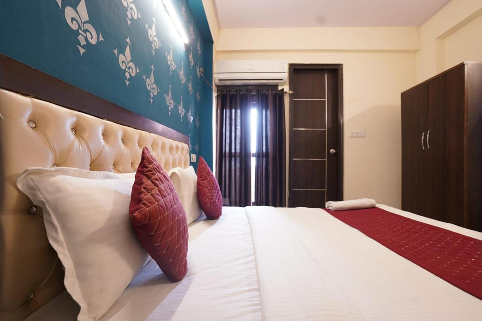 Hotel Tourist Palace New Delhi Bagian luar foto