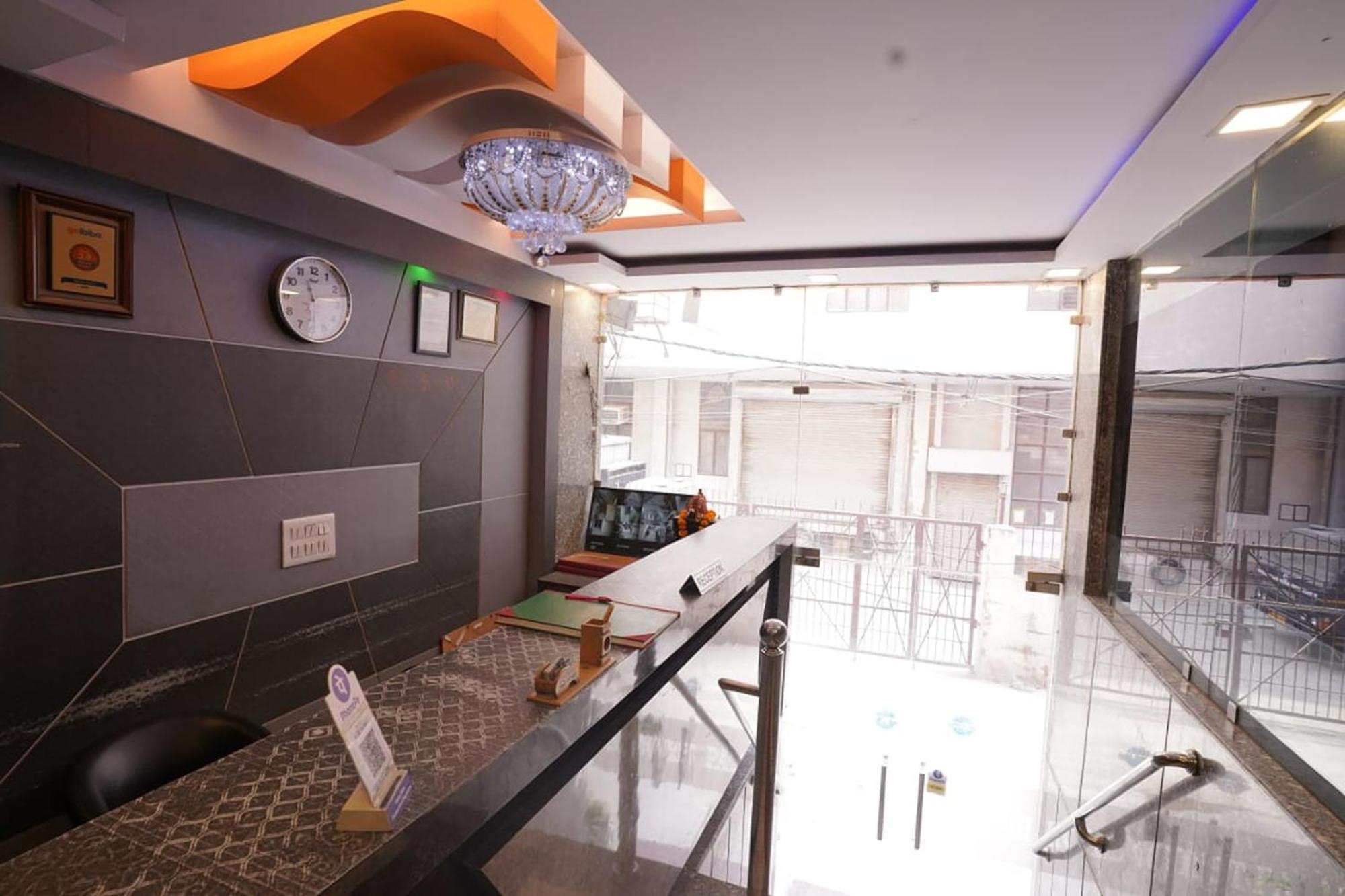 Hotel Tourist Palace New Delhi Bagian luar foto